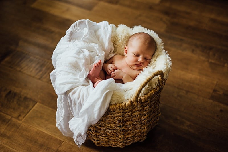 Kelowna Lifestyle Newborn Photograprapher Carly Barnett Photography_2845