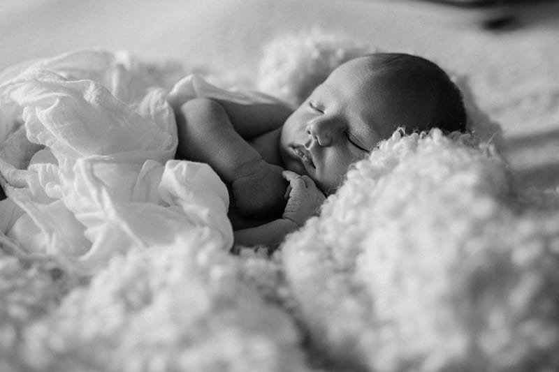 Kelowna Lifestyle Newborn Photograprapher Carly Barnett Photography_2847